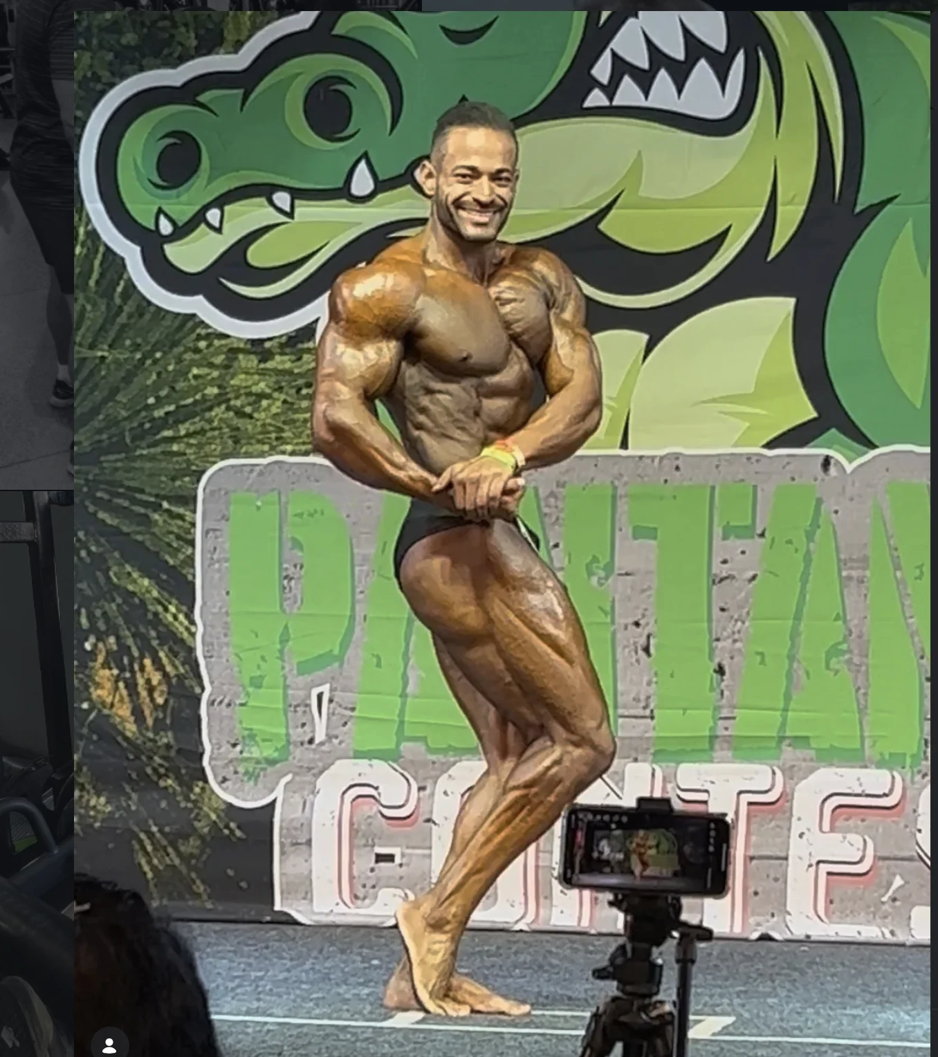 Matheus Henrique, atleta de fisiculturismo campeão brasileiro e mundial, competindo no palco